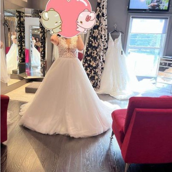 Wedding dress - Picture 3 of 3